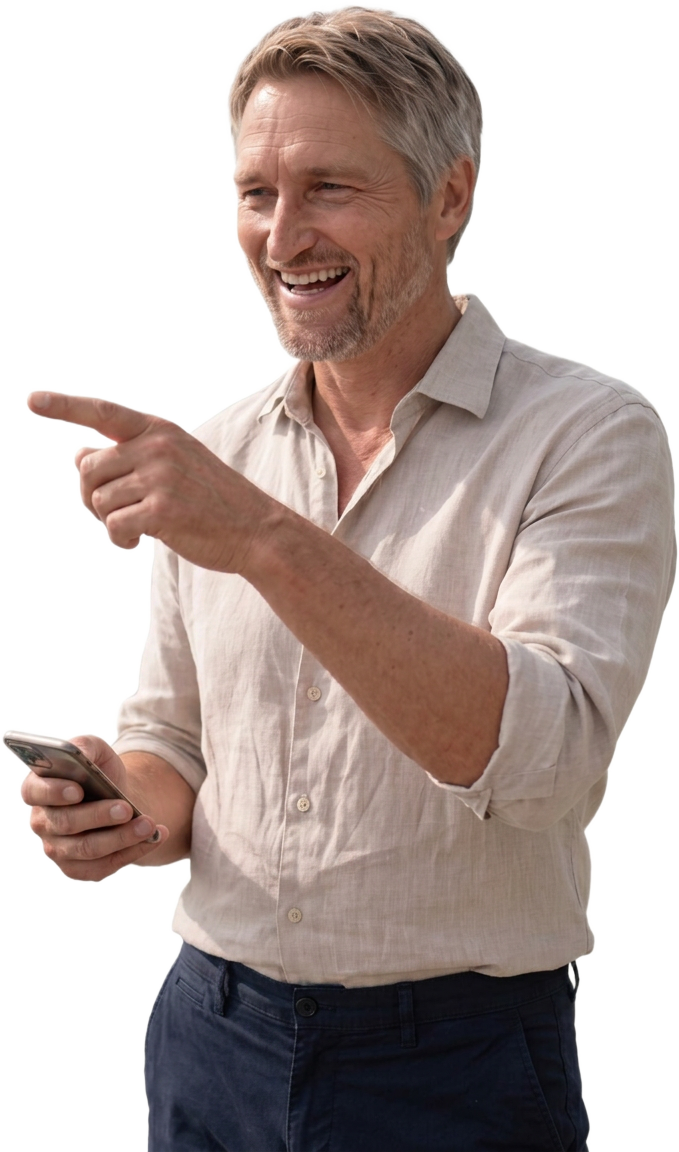 Alexander Brink mit Smartphone zeigt auf das kostenlose Telefonat-Angebot